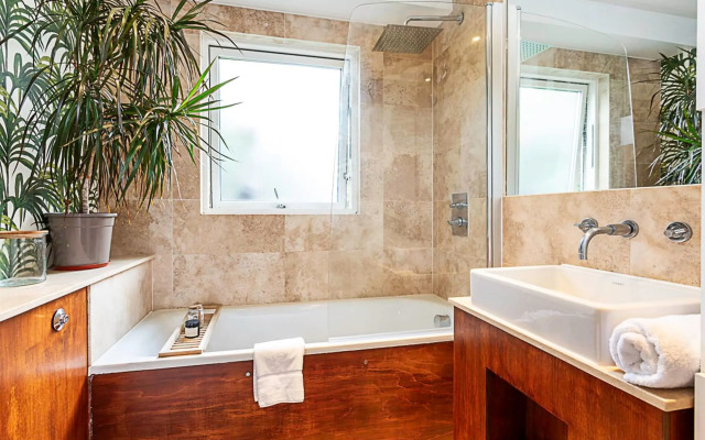 3 Bed Luxury Penthouse in Shoreditch