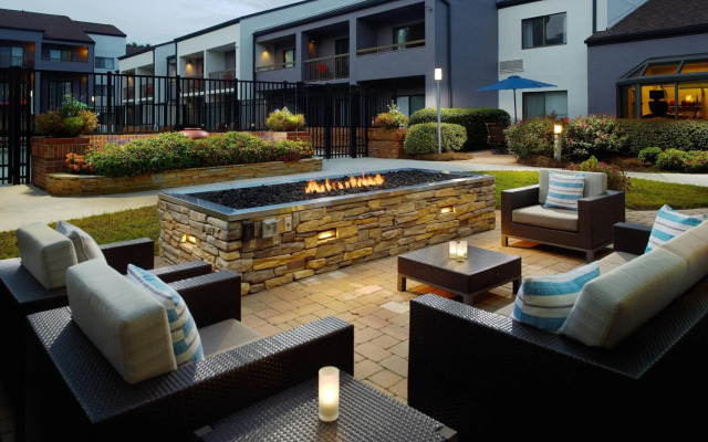 Courtyard by Marriott Raleigh Midtown