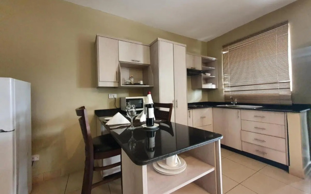 Serendib Suites & Conference Center