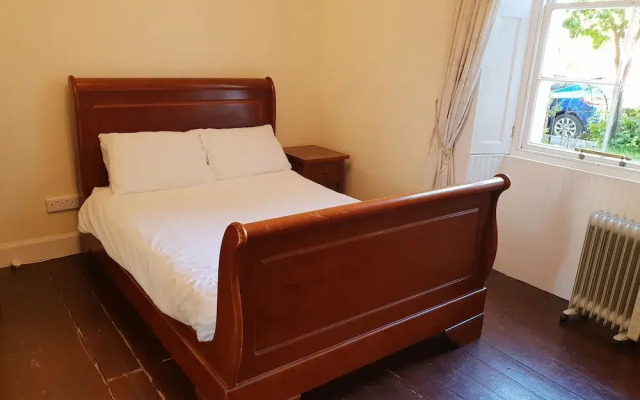 1 Bed Colony Apartment Stockbridge