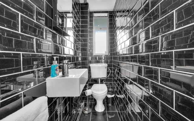 Deco Seafront - Seafront Apartment - Sleeps up to 6