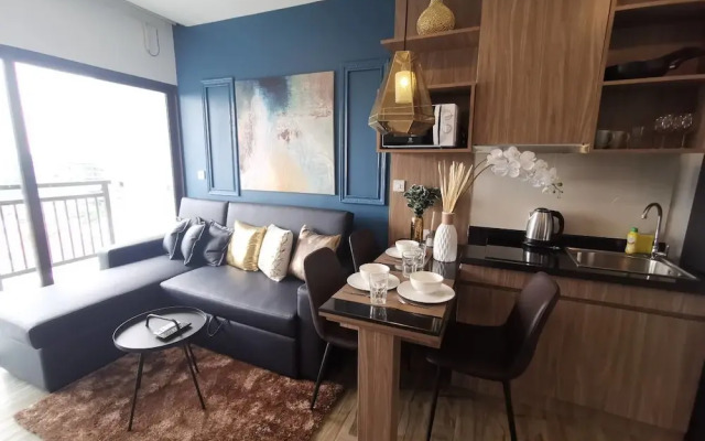 Simply Comfy Apartment by Patsamon