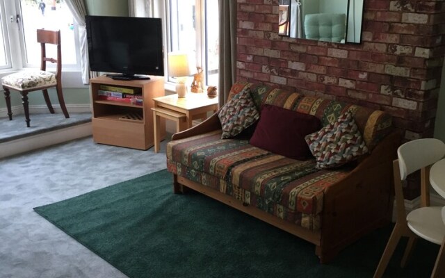 Modern 2 Bedroom Apartment in Central Exmouth