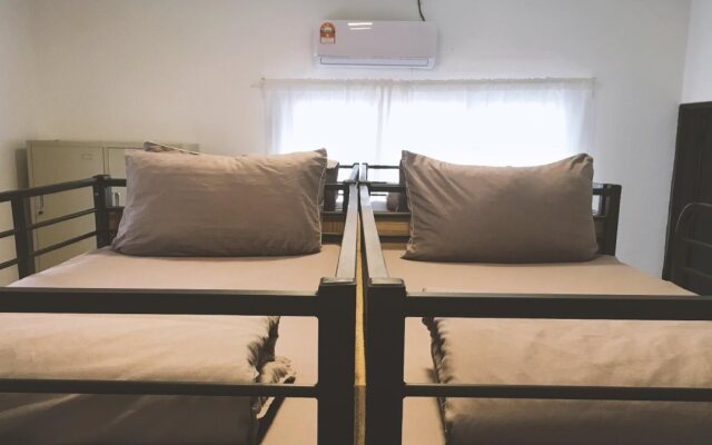 House Of Throne Hostel