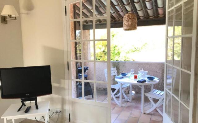 06D - Appartement spacieux avec terrasses, jardin et piscine