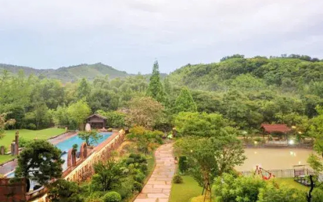 Mogan Mountain · Suzhou Style Garden Hostel