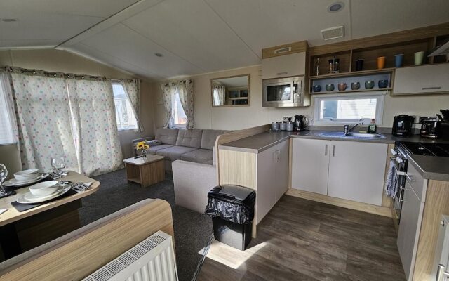 Pura Vida-stunning 2-bed Caravan in Clacton-on-sea
