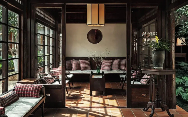 Lijiang Old Town Lanshe Hotel