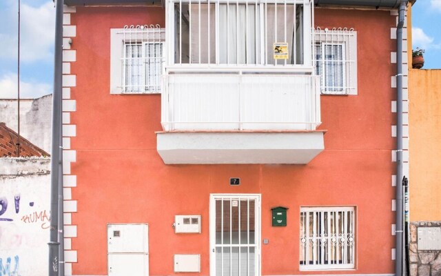 Pretty Holiday Home in Madrid with Solarium