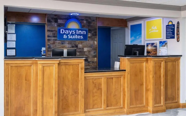 Days Inn & Suites By Wyndham Commerce