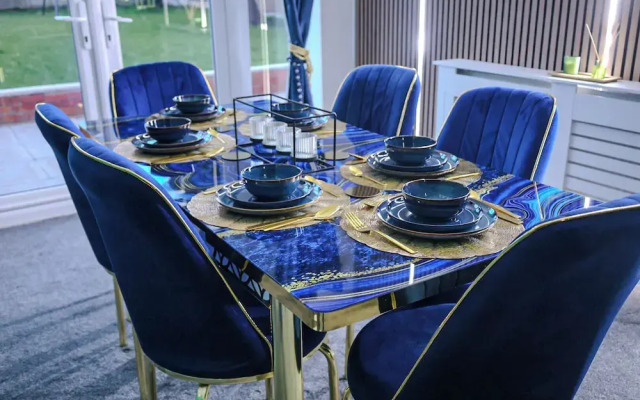 Sleeps17 Bliss 7-bedroom Luxury Escape Birmingham