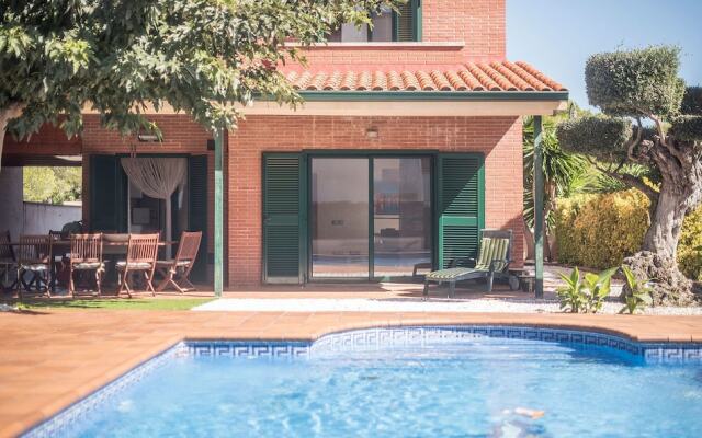 Modern House For Families (R77)