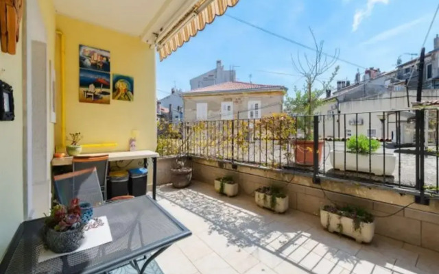 Pretty Apartment Near Golf Course