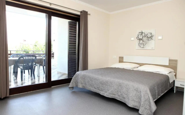Spacious Izola Apartment SL