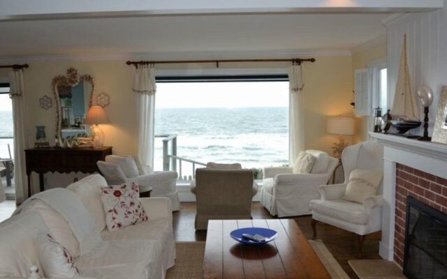 Sea Cliff 3 Br cottage by RedAwning