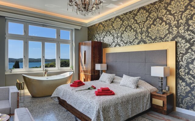 Arena & Seaview Luxurious Residence