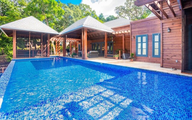 Casa Catarata 3 Bedroom Home by RedAwning