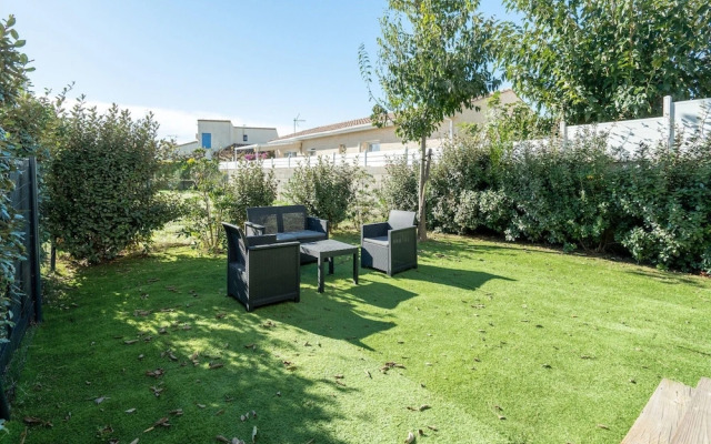 Peaceful Villa in Serignan