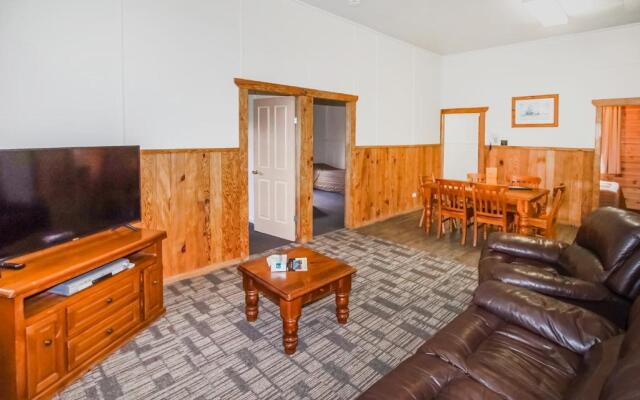 Black Gold Motel