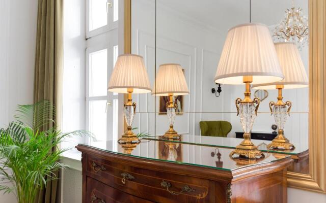 Chestnut & Eliza Suites - Superior Homes