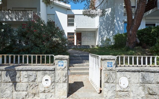 Central Holiday Home