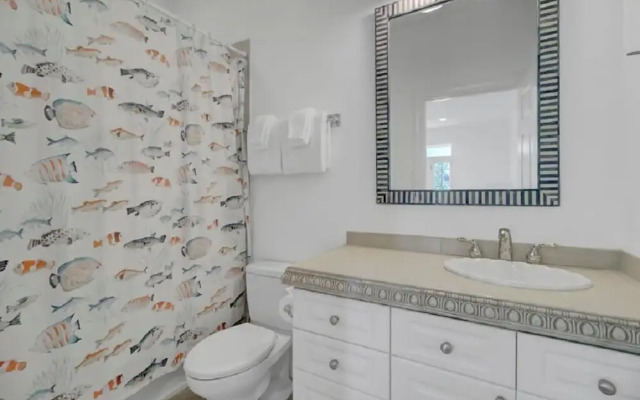 Yacht Harbor Court 30