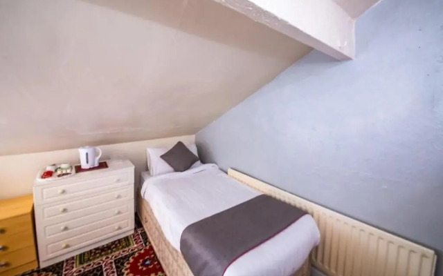 The Hollingdales Hotel