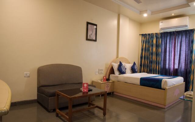 OYO 9739 Hotel Ratnalok