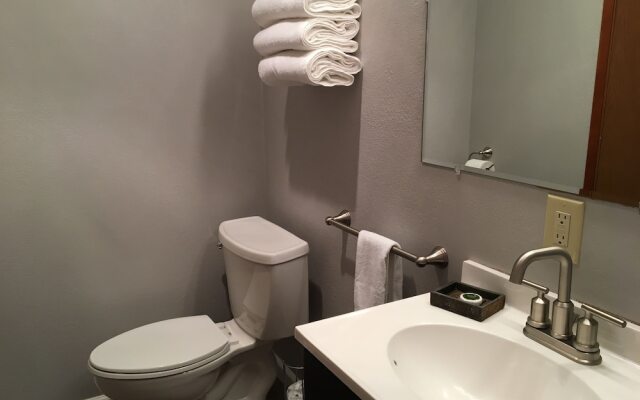 LOGE Leavenworth Riverside