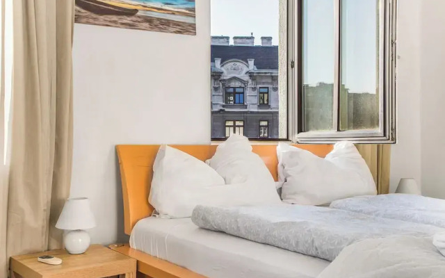 Cozy 2BR Apt Next to Millennium Tower