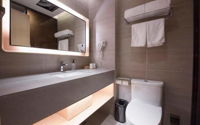 Ji Hotel (Beijing Bai Yun Guan)