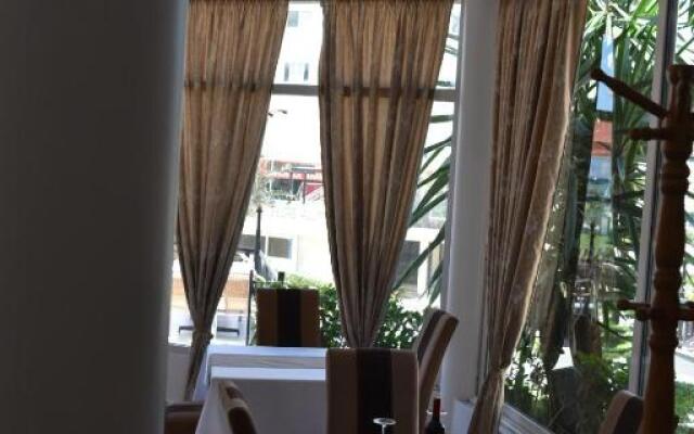 Privé City Hotel