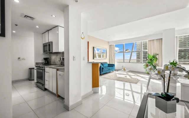 Luxury Brickell 3 Beds Sleeps 8