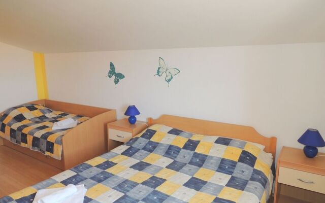 Apartment and rooms Brzac