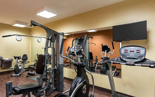 Comfort Suites Airport