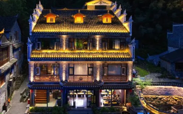 Shuixiu Hotel (Mist Bridge, Phoenix Ancient Town Scenic Area)