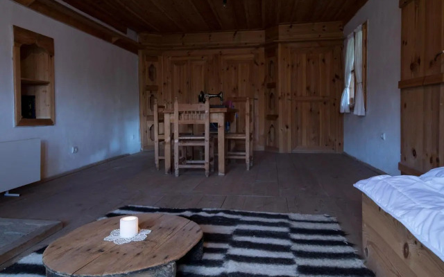 Q.pova house