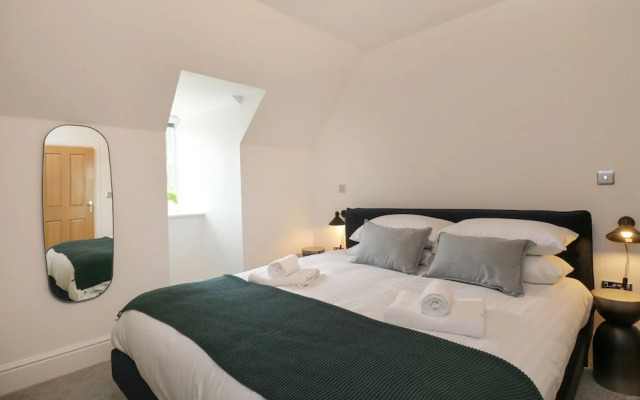 William Tower Suite Stone Cross Mansion