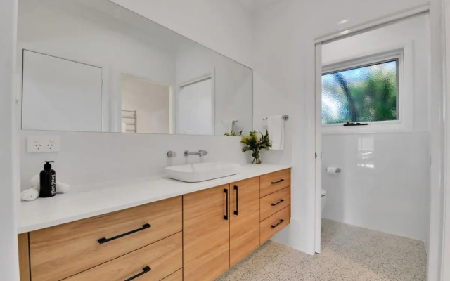 Hideaway on Curran - Modern & Comfy Retreat in CBD Firepit
