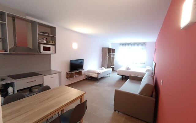 Apartamentos Pontepedriña by Bossh