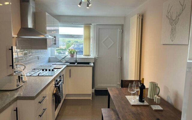 Immaculate 1-bed House in Newtown, Disley