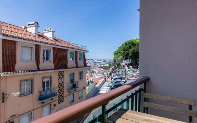 Lovelystay - Sunshine Residence in the Heart of Graça