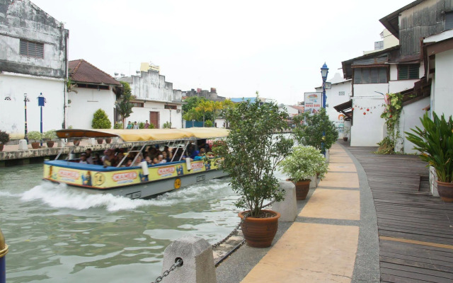 River One Residence - Hostel