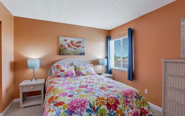 Breezy Condo With Deluxe Pool and Private Beach Access