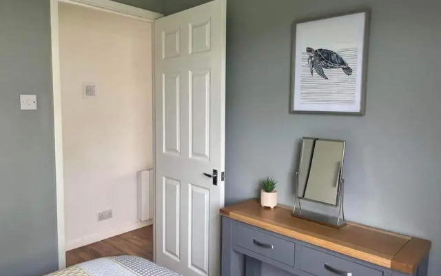 Seasideescape-2br-sleeps4-parking-petsok-fireplace