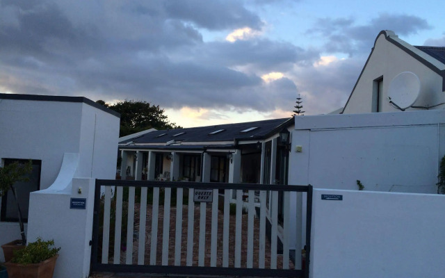 Sixteen Guest House on Main