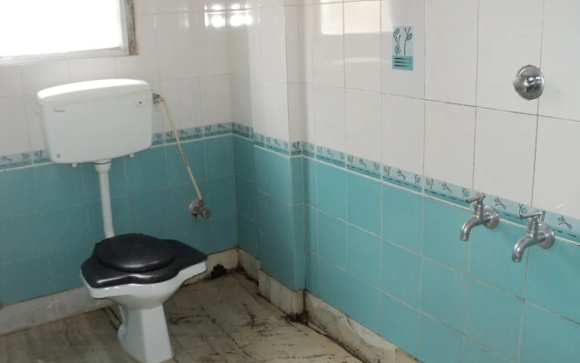 Royal Guest House & Service Apartment