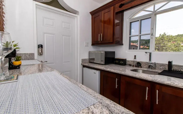 Runaway Bay Gem Suite