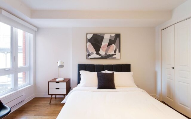 Fresh & Styled 2 Bedroom Apt in Mile End