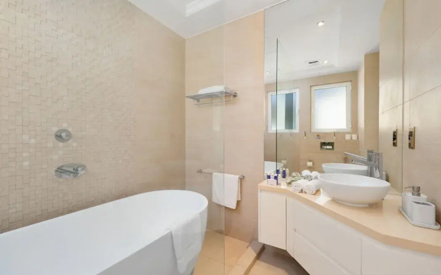 Maison Privee - Ultra-Luxury Villa w/ Private Pool & Beach on Palm